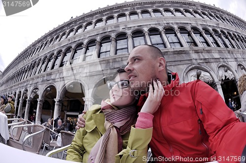 Image of happy couple in venice