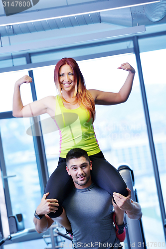 Image of couple at the gym