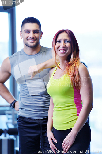 Image of couple at the gym