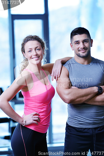 Image of couple at the gym