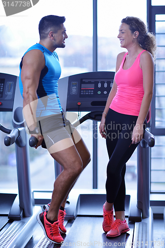 Image of couple at the gym