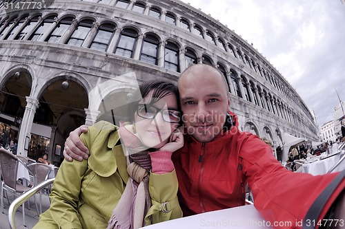 Image of happy couple in venice