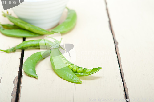 Image of hearthy fresh green peas 