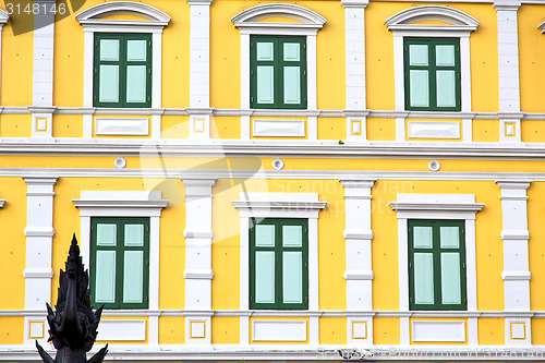 Image of window   in  gold    temple    yellow
