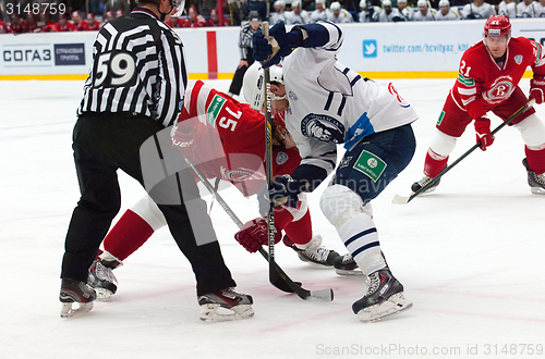 Image of M. Yakubov (75) vs G. Kinrade (4) on faceoff