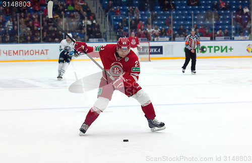 Image of Nikita Viglazov (21) with a puck