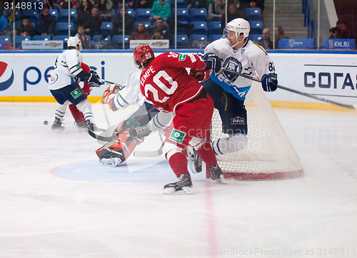 Image of Mario Kempe (20) vs Shaone Morrisonn (82)