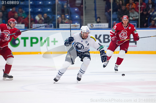 Image of Mark Popovic (6) dribble