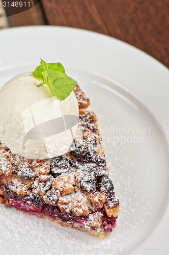 Image of Crumble pie with black currants 