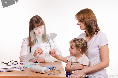 Image of Little girl with her mother at a reception at the pediatrician