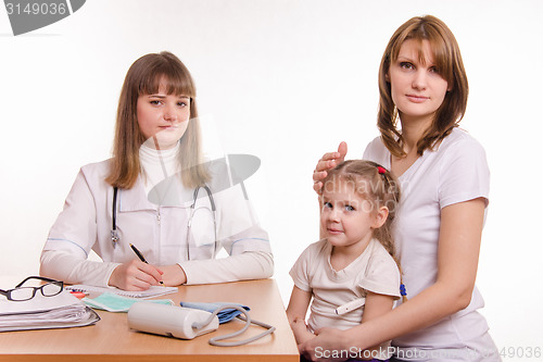 Image of A child with his mother at a reception at the pediatrician