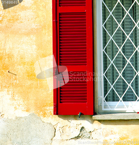 Image of red window  varano borghi palaces italy  tent grate