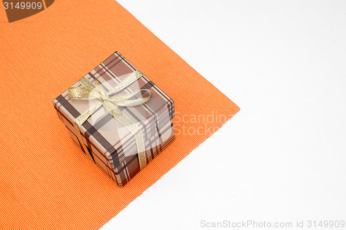 Image of brown gift box with bow on white background