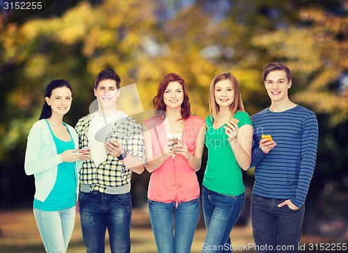 Image of smiling students with smartphones