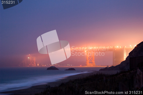 Image of Golden Gate at night