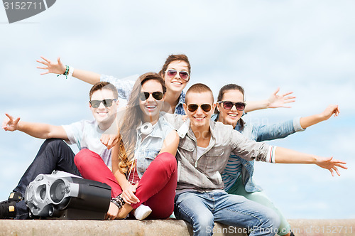 Image of group of teenagers hanging out