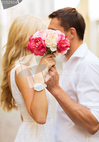 Image of couple with flowers in the city