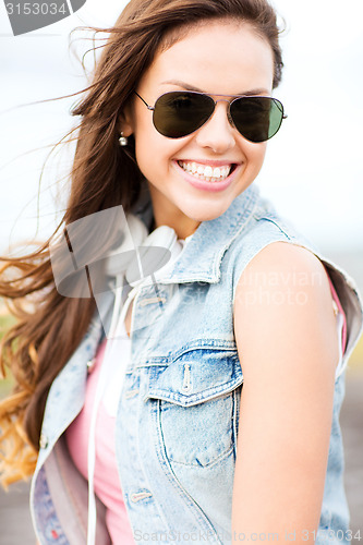 Image of teenage girl outside