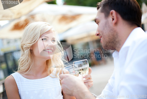 Image of couple drinking wine in cafe