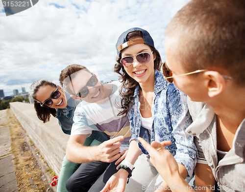 Image of group of teenagers hanging out