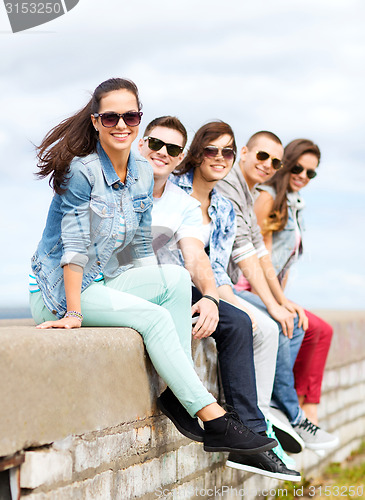 Image of group of teenagers hanging out