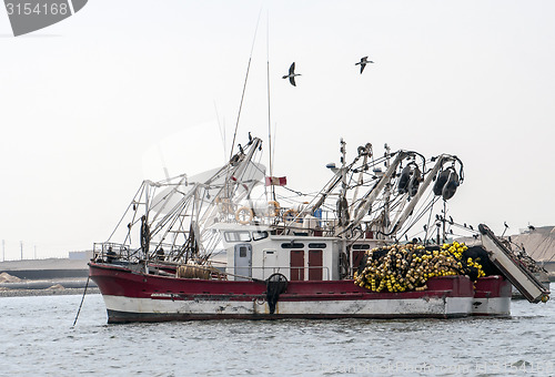 Image of Fishing vessel in Peruvian harbor