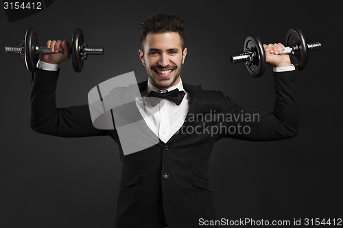 Image of Young man lifting weights