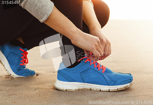 Image of Tying the shoelaces