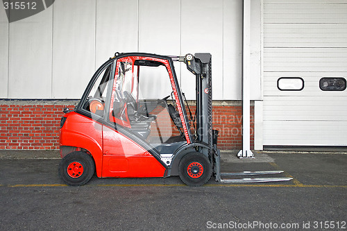 Image of Red forklifter