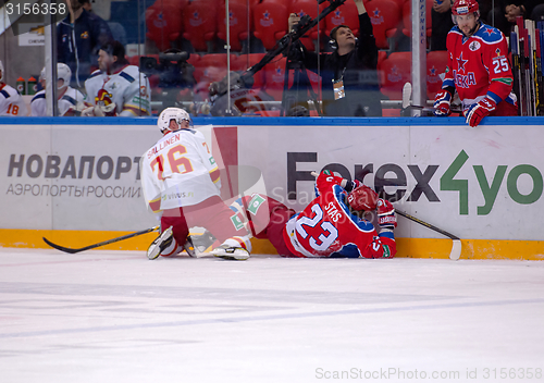 Image of E. Sallinen (76) and A. Stas (23) fall down