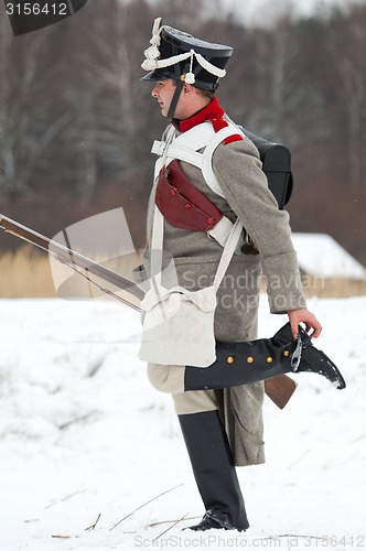 Image of Russian soldier clean a jackboot