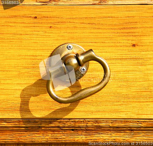 Image of the ternate rusty brass brown knocker  