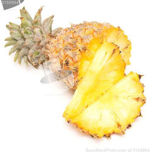 Image of ripe pineapple