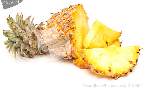 Image of ripe pineapple