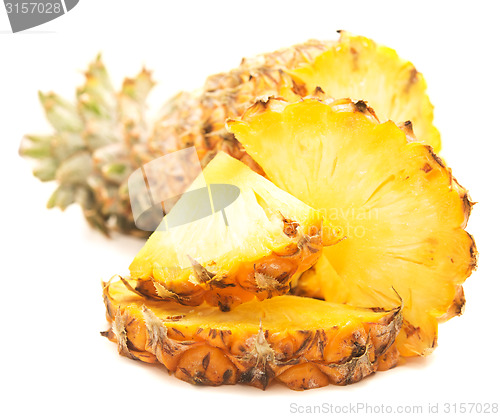 Image of ripe pineapple