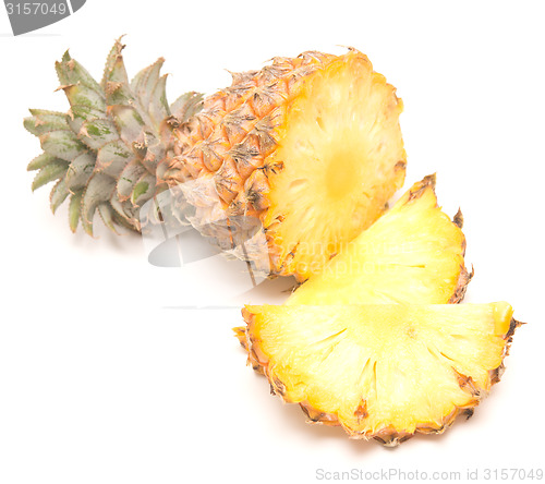 Image of ripe pineapple