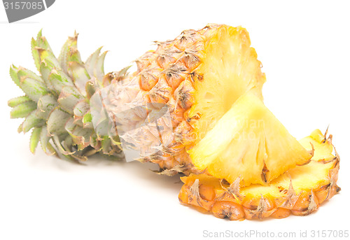 Image of ripe pineapple