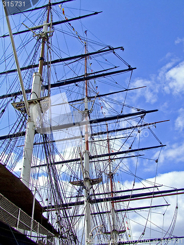 Image of Vessel mast