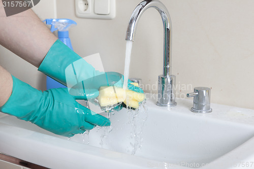 Image of Sponge under faucet