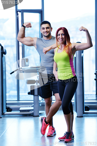 Image of couple at the gym