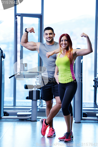 Image of couple at the gym