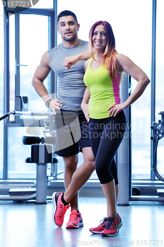 Image of couple at the gym