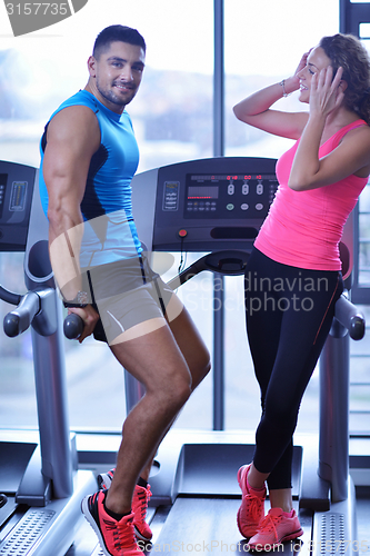 Image of couple at the gym