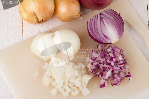 Image of Whole, peeled and diced brown onion