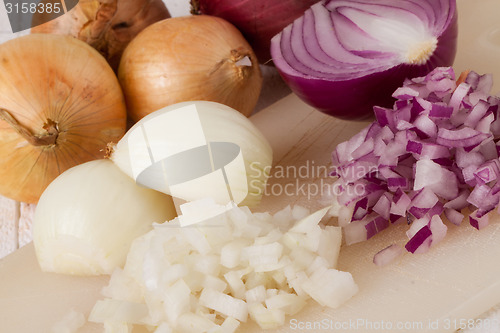 Image of Whole, peeled and diced brown onion