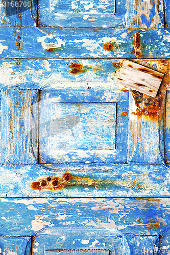 Image of blue stripped paint in   rusty nail