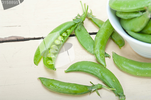 Image of hearthy fresh green peas 