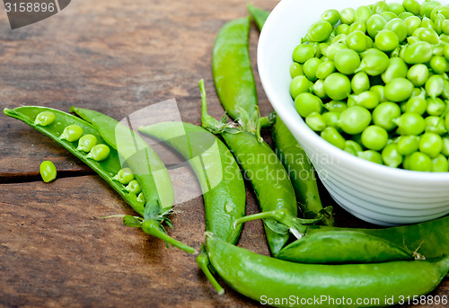 Image of hearthy fresh green peas 