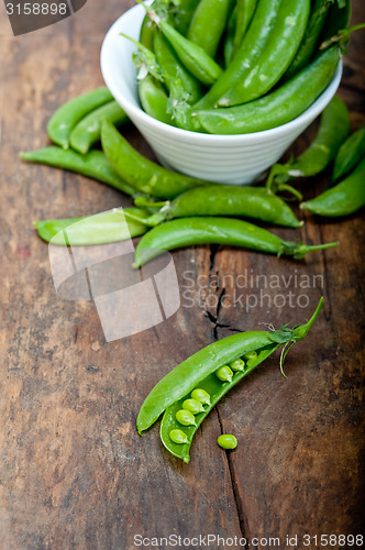 Image of hearthy fresh green peas 