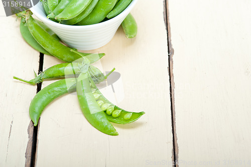 Image of hearthy fresh green peas 